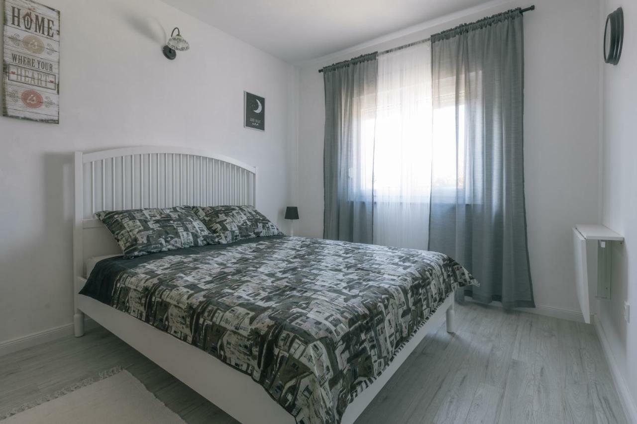 Hedon-Stone Apartment Starigrad Paklenica Exterior photo